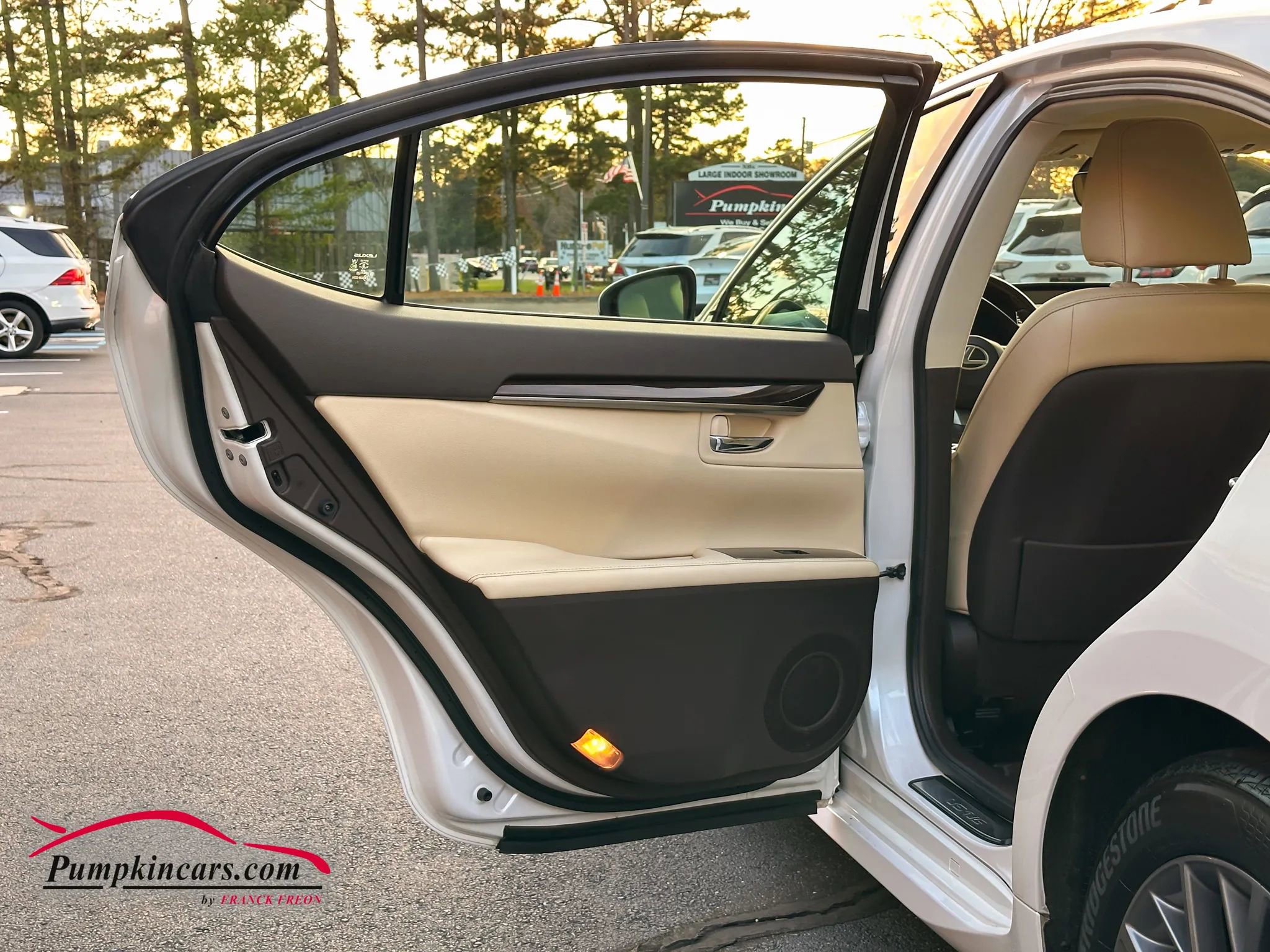 Used 2018 Lexus ES 350 ES 350 Sedan 4D w/ Navigation System Package image 25