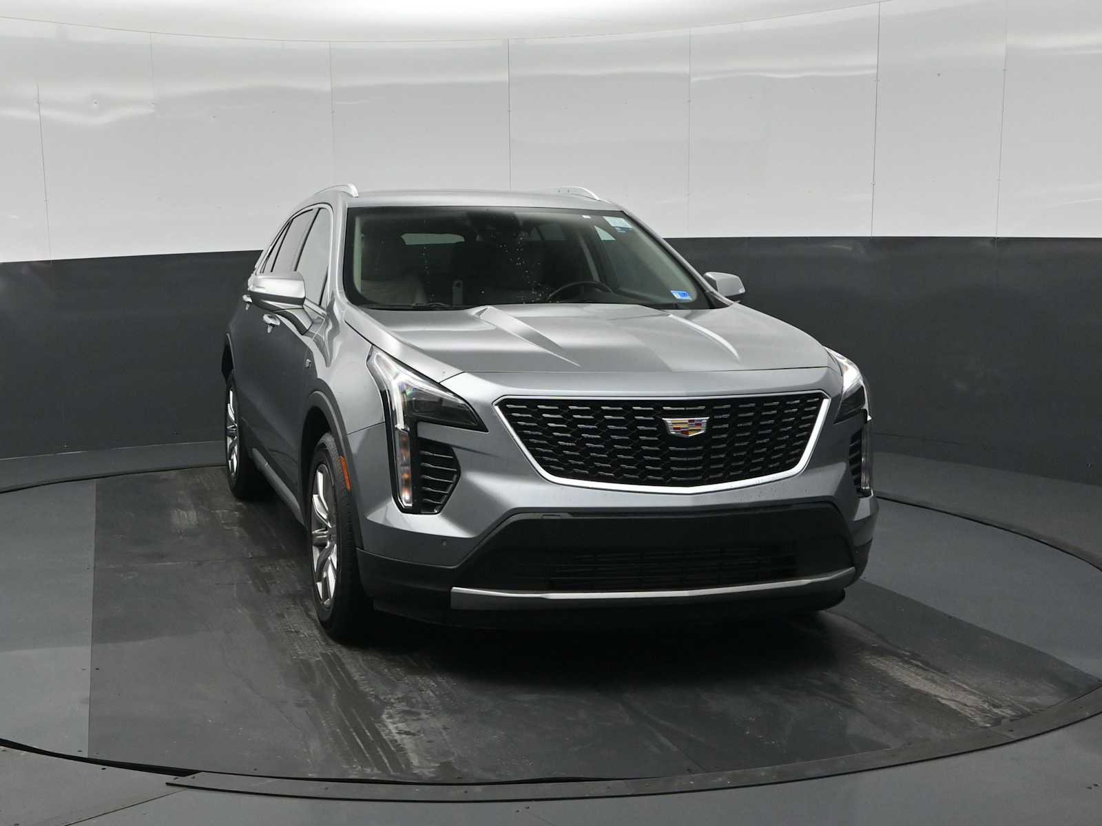 Used 2023 Cadillac XT4 Premium Luxury image 3