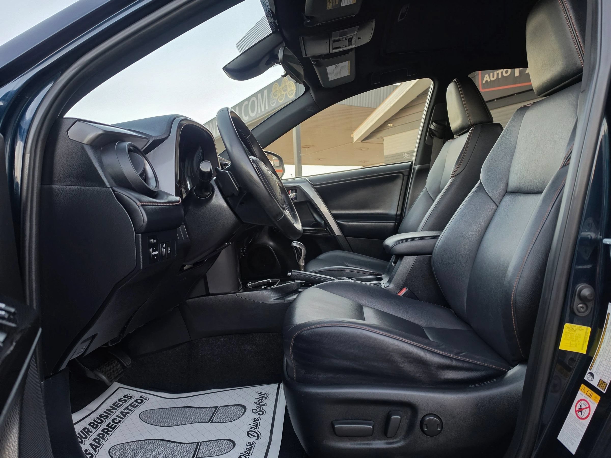 Used 2018 Toyota RAV4 SE FWD image 29