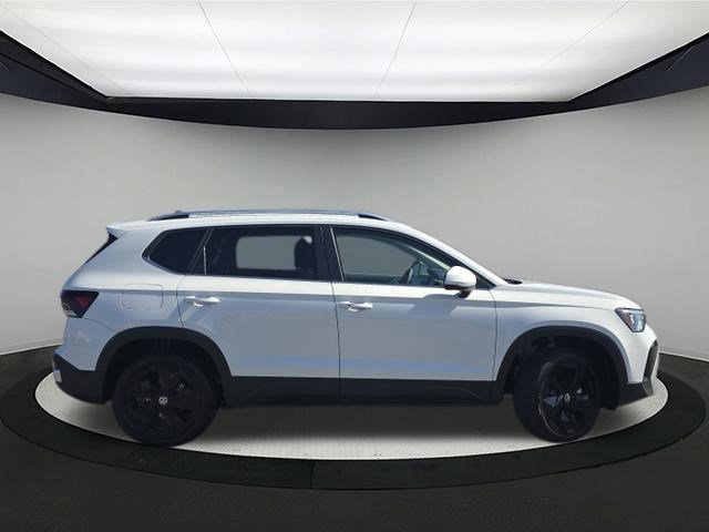 New 2025 Volkswagen Taos SE image 8