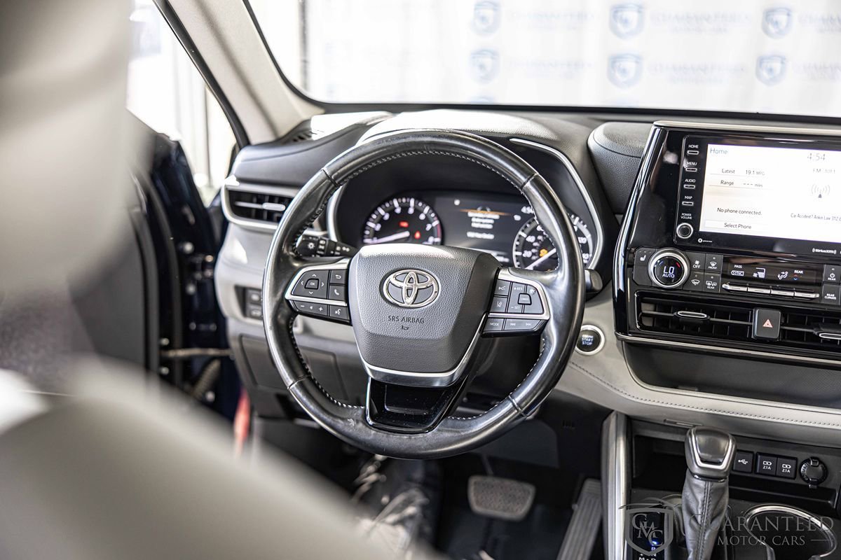 Used 2021 Toyota Highlander XLE AWD/4WD image 39