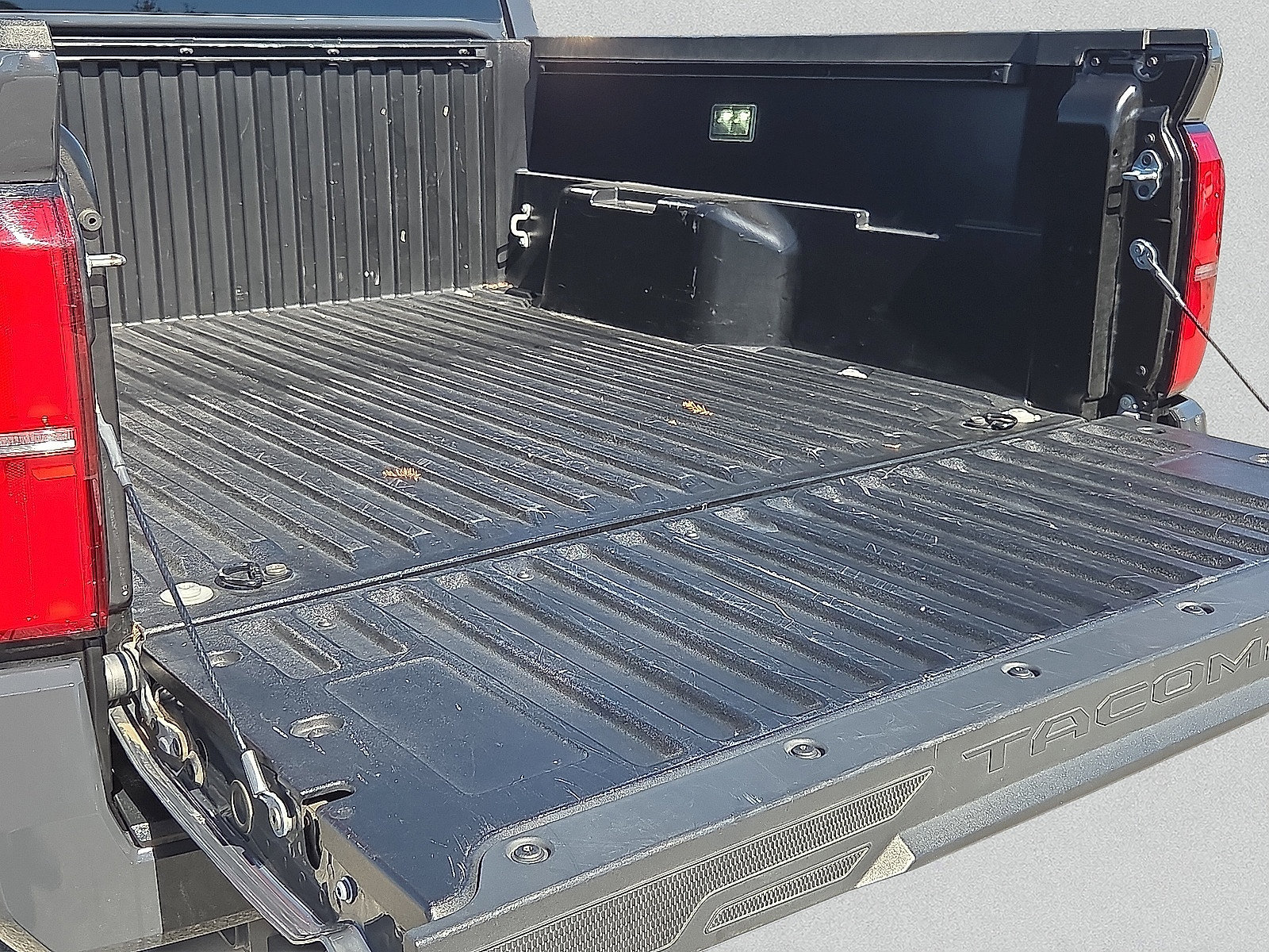 Used 2025 Toyota Tacoma SR5 RWD image 9