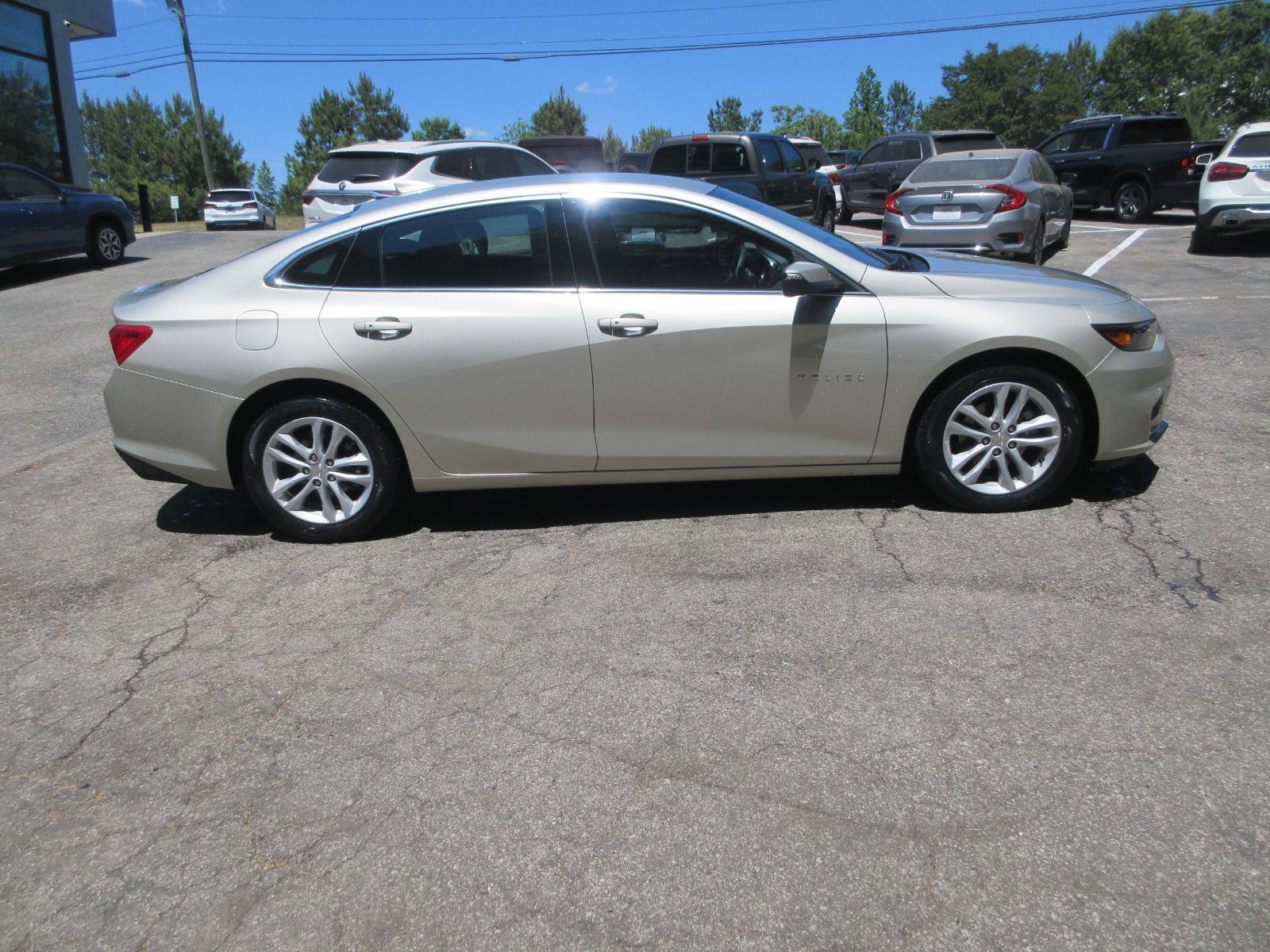 Used 2016 Chevrolet Malibu LT w/ Driver Confidence Package FWD image 6