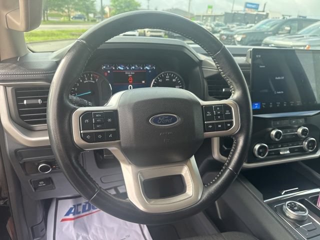 Used 2024 Ford Expedition XLT AWD/4WD image 17