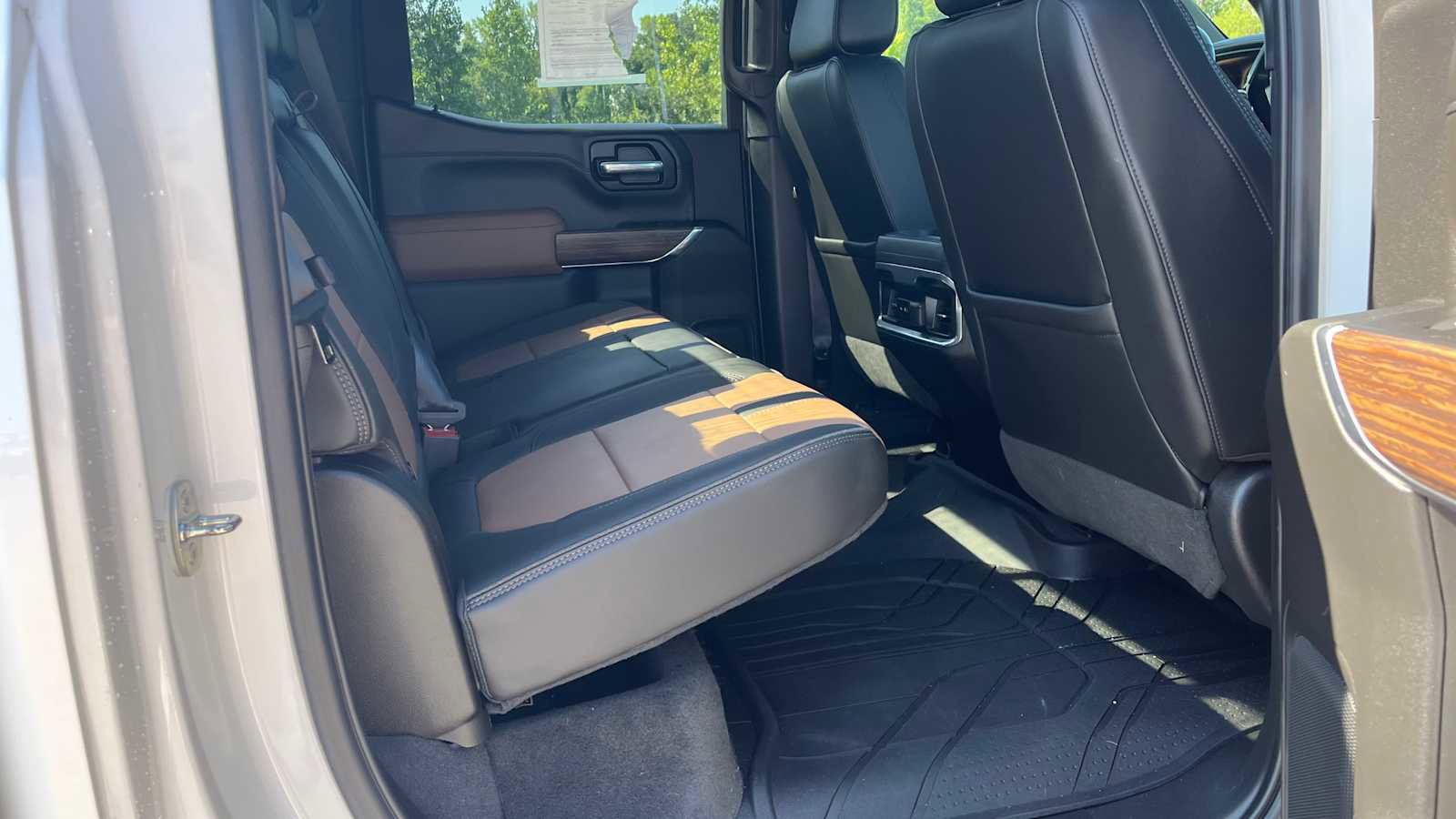 Used 2022 Chevrolet Silverado 1500 High Country image 11