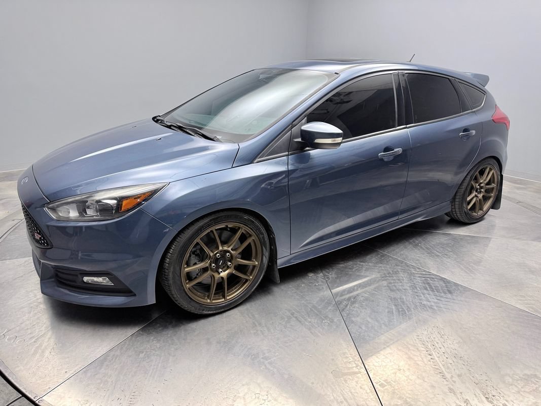 Used 2018 Ford Focus ST w/ Equipment Group 401A FWD image 1