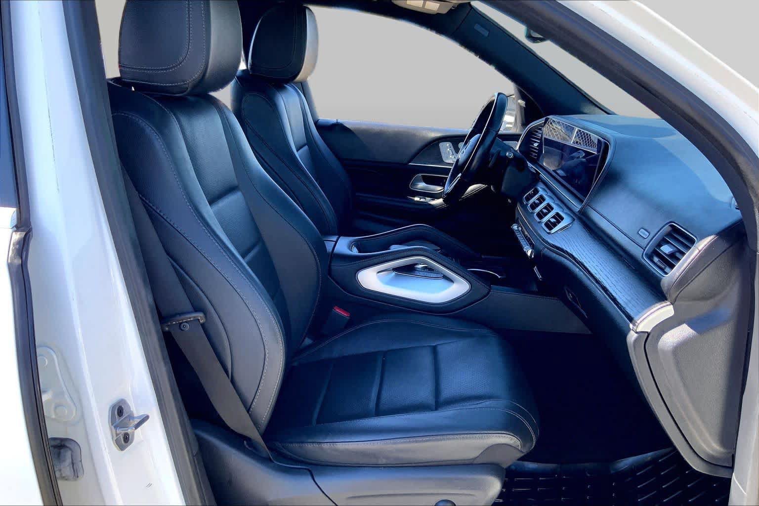 Used 2023 Mercedes-Benz GLS 450 4MATIC image 9