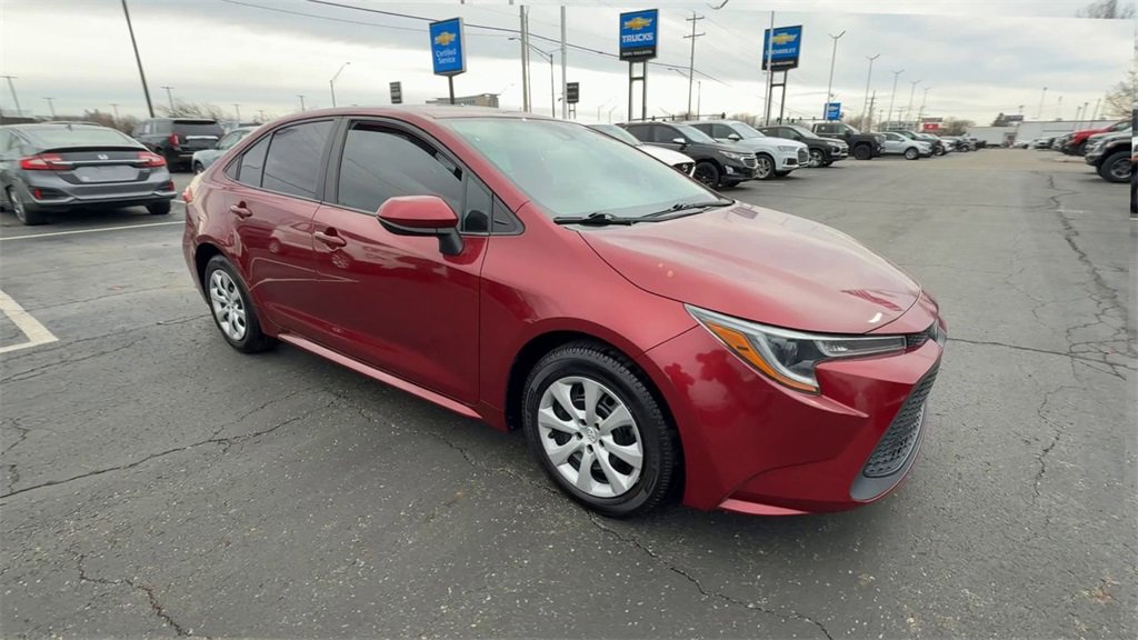Used 2022 Toyota Corolla LE image 2