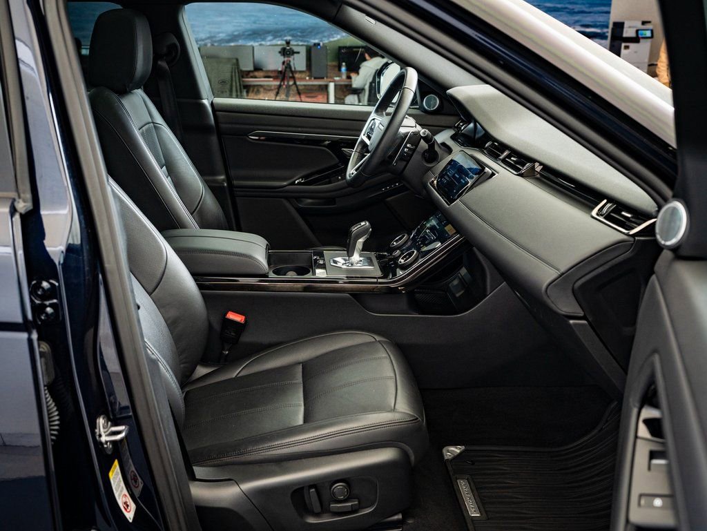 Certified 2023 Land Rover Range Rover Evoque R-Dynamic SE image 20