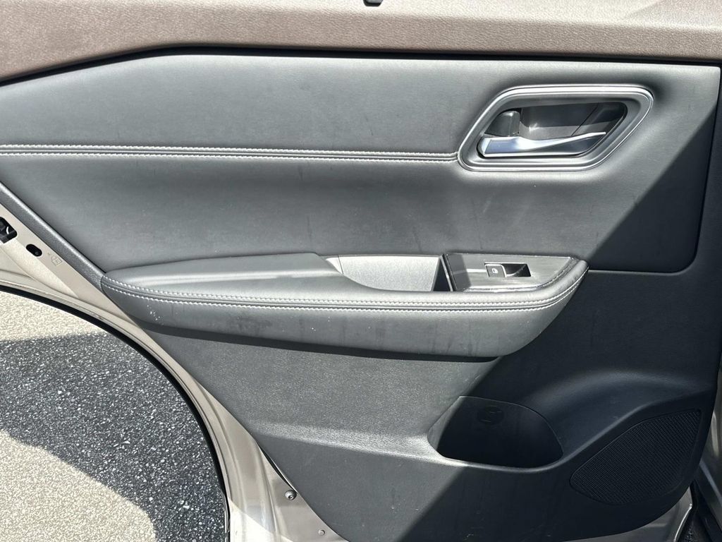 Used 2023 Nissan Rogue Platinum w/ Platinum Premium Package AWD/4WD image 16