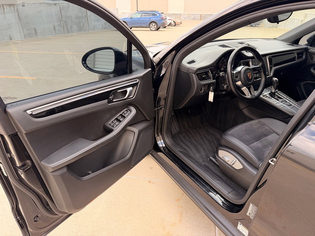 Used 2018 Porsche Macan AWD/4WD image 11