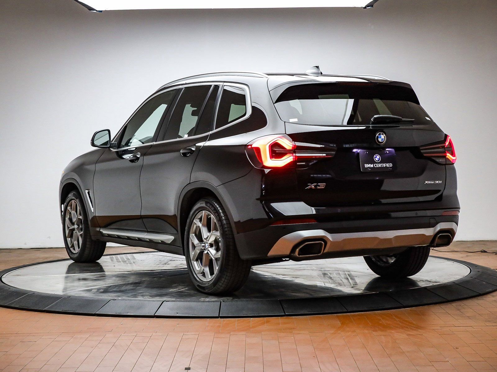 Certified 2023 BMW X3 xDrive30i w/ Premium Package image 3