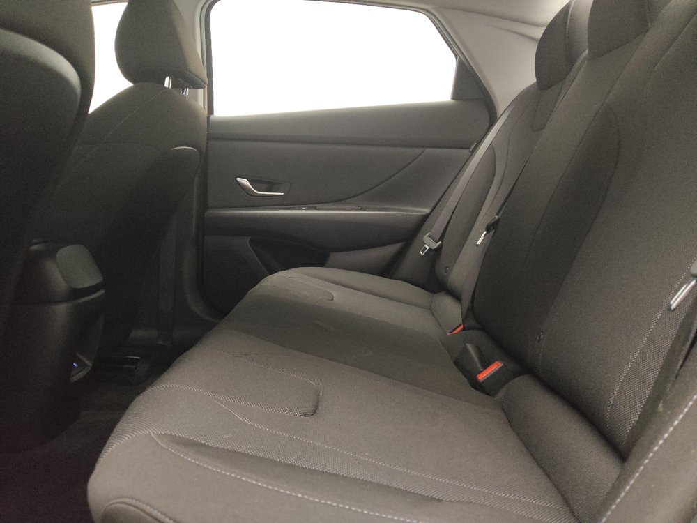 Used 2025 Hyundai Elantra SE FWD image 18