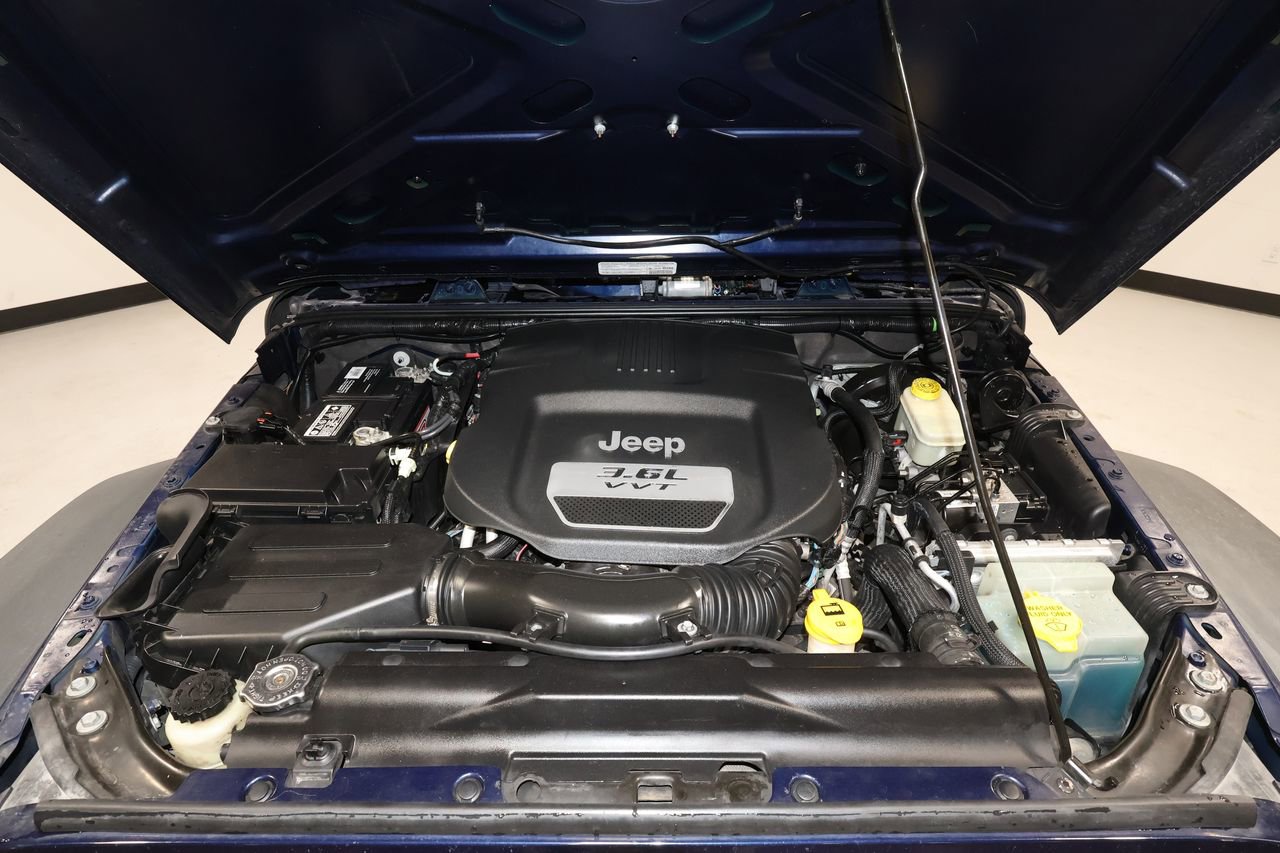 Used 2013 Jeep Wrangler Sport AWD/4WD image 17