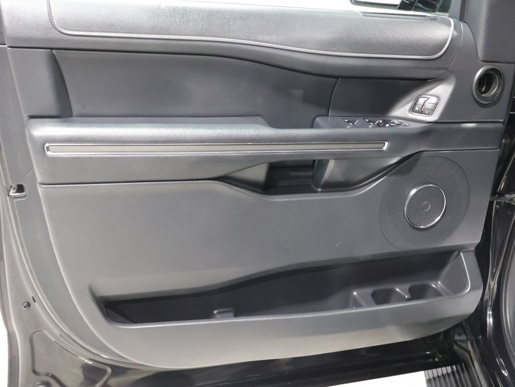 Used 2023 Ford Expedition XLT AWD/4WD image 13