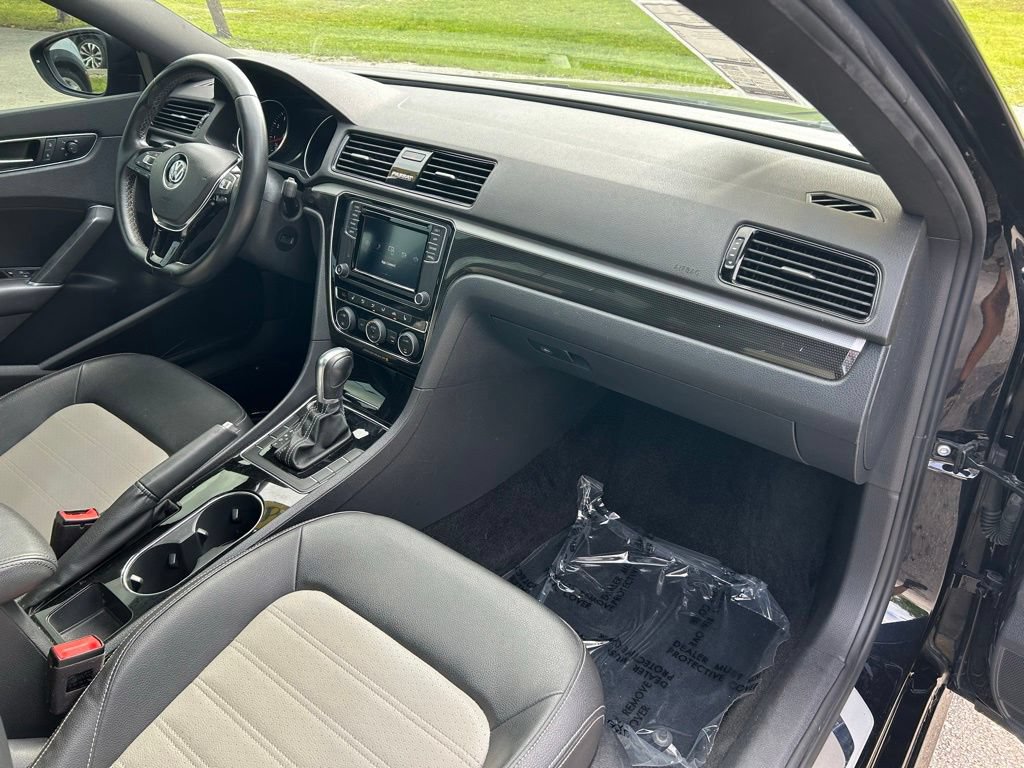 Used 2018 Volkswagen Passat 3.6 FWD image 42