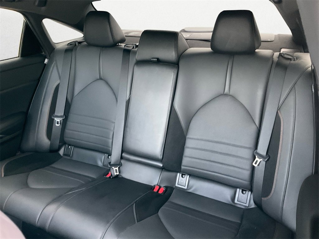 Used 2022 Toyota Avalon XSE image 9