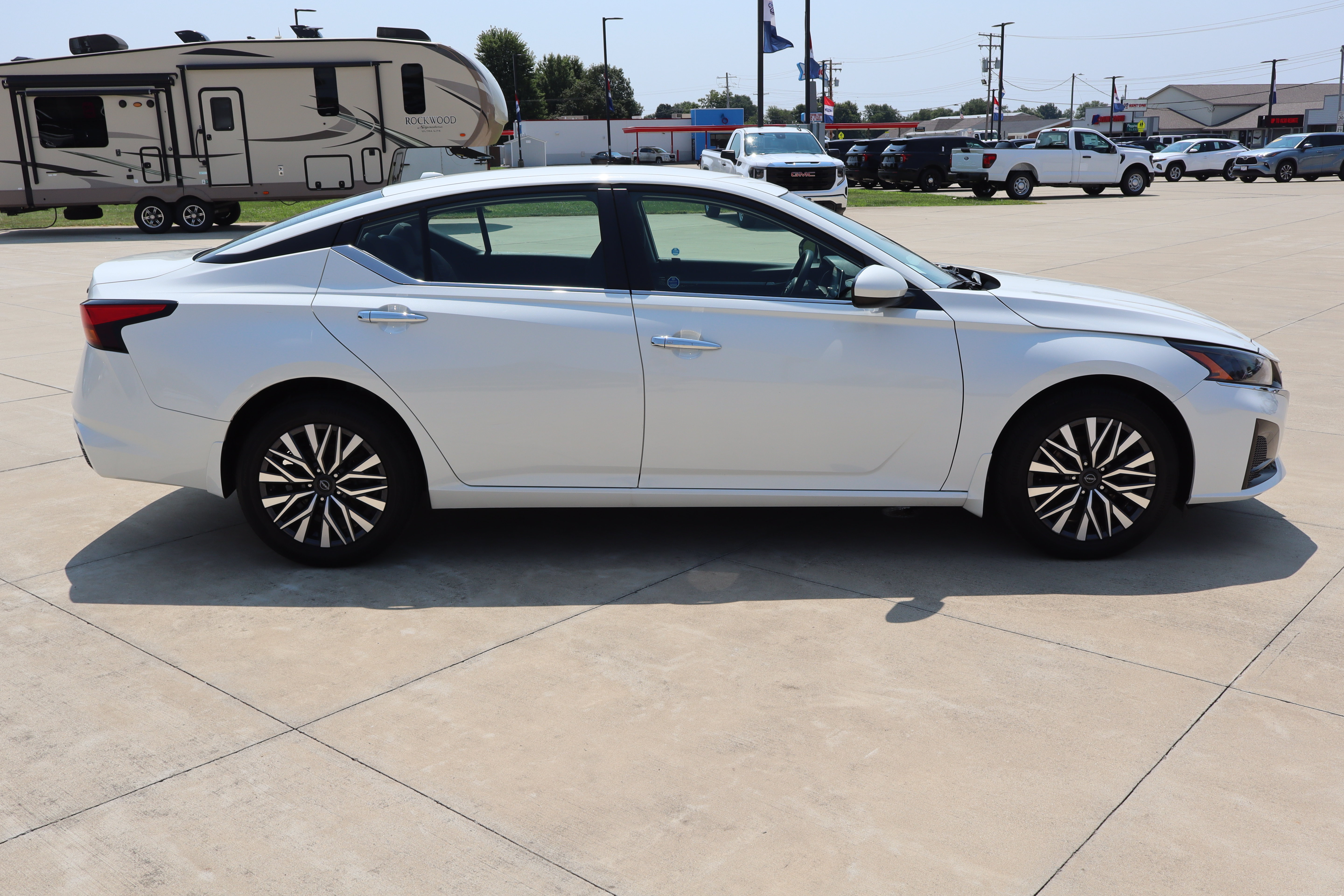 Used 2023 Nissan Altima 2.5 SV AWD/4WD image 4
