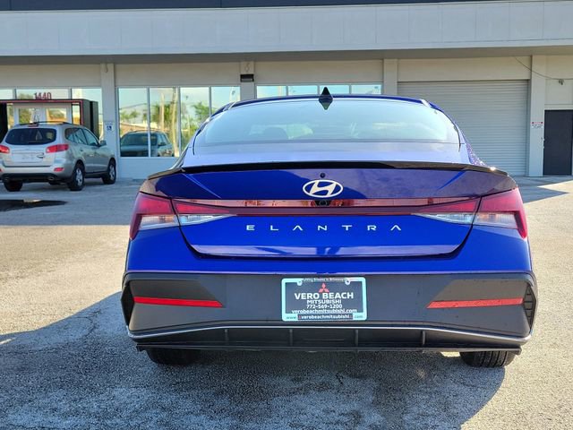 Used 2025 Hyundai Elantra Sport image 5