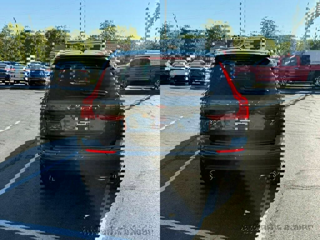 Used 2018 Volvo XC60 T6 Momentum w/ Vision Package image 13