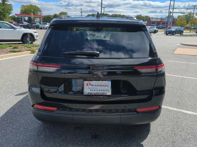 Used 2023 Jeep Grand Cherokee Limited w/ Black Appearance Package AWD/4WD image 5