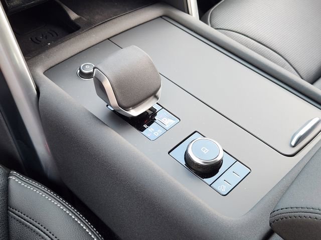 Used 2025 Land Rover Discovery S image 14