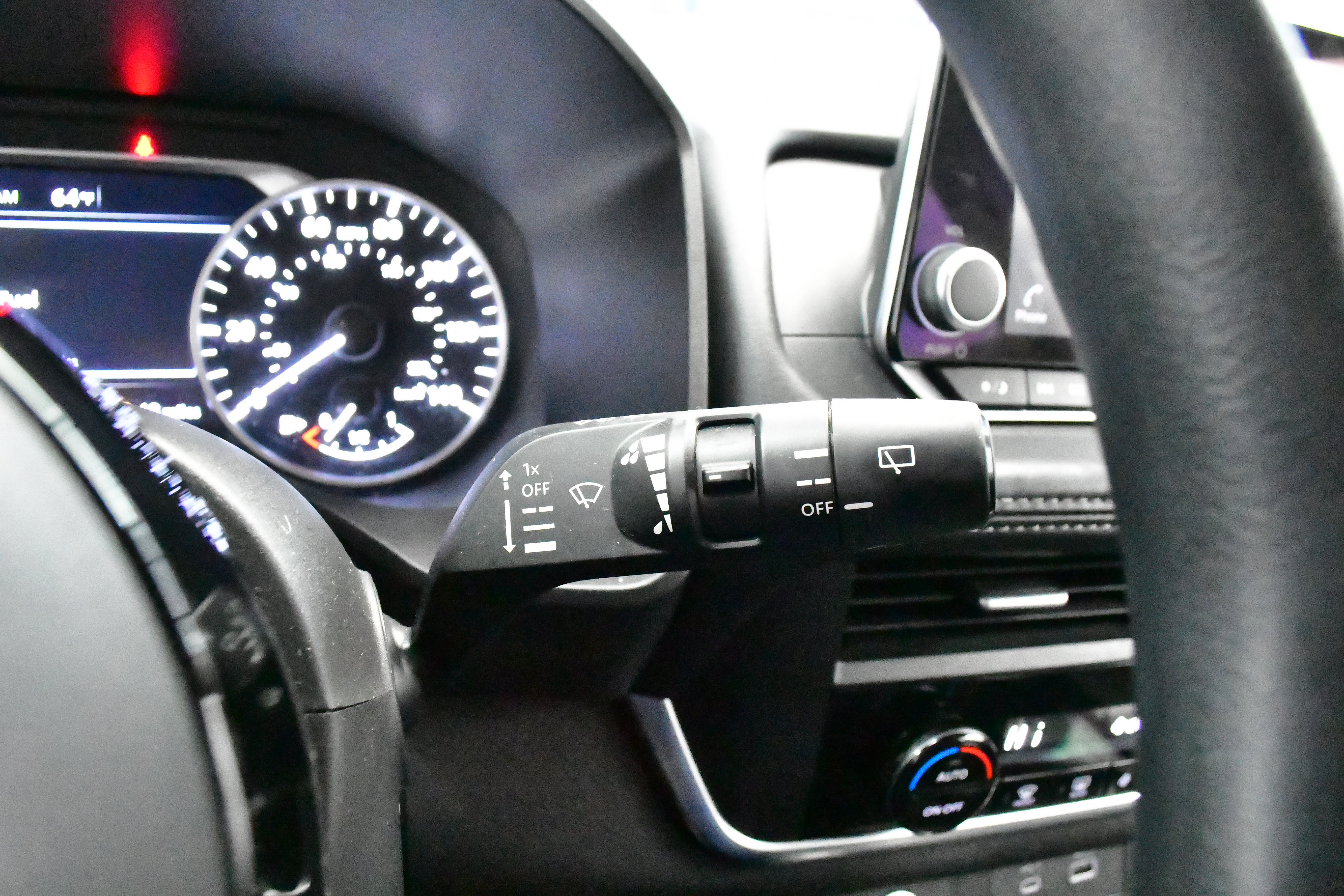 Used 2023 Nissan Rogue SV image 38