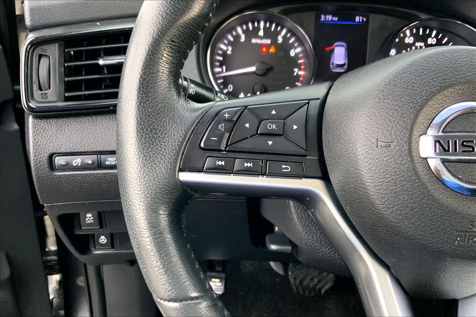 Used 2018 Nissan Rogue SV w/ Premium Package FWD image 23