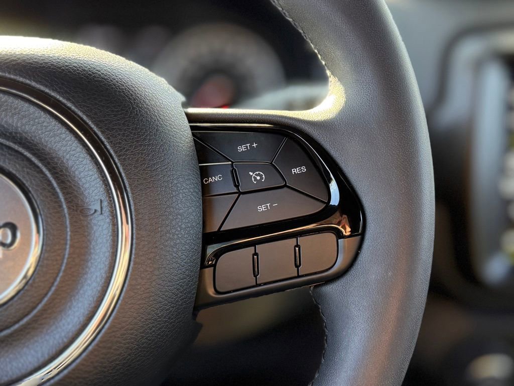 Used 2022 Jeep Renegade Altitude image 10