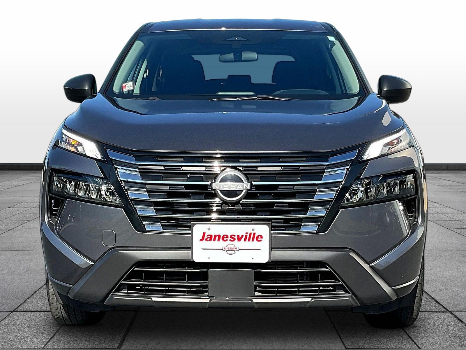 Used 2024 Nissan Rogue S AWD/4WD image 2