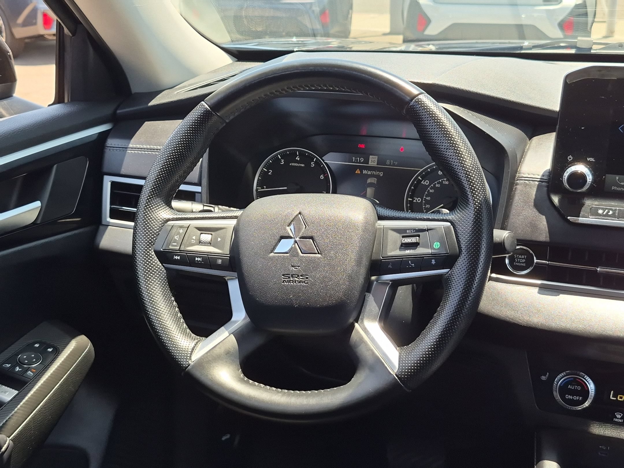 Used 2024 Mitsubishi Outlander SE AWD/4WD image 11