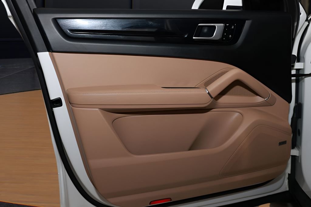 Used 2021 Porsche Cayenne S w/ Premium Package Plus image 22