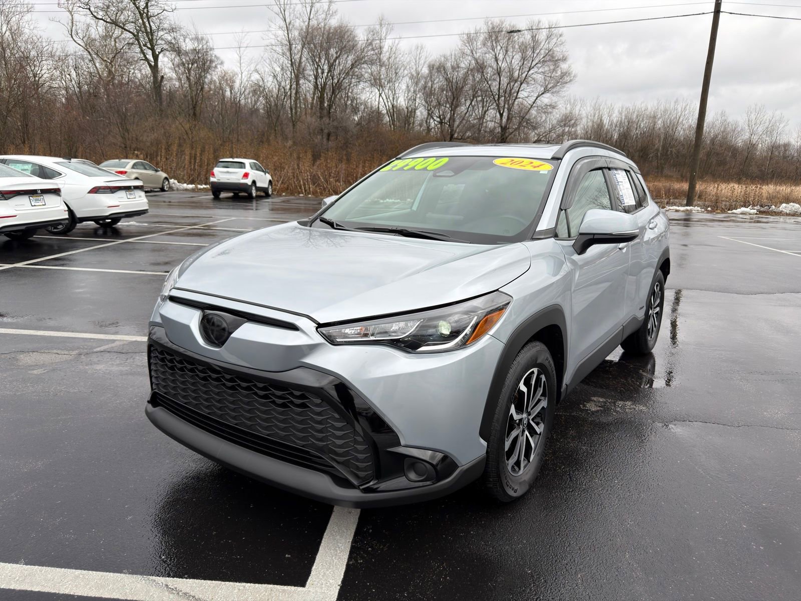 Used 2024 Toyota Corolla Cross SE image 2