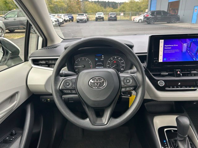 Used 2025 Toyota Corolla LE FWD image 2