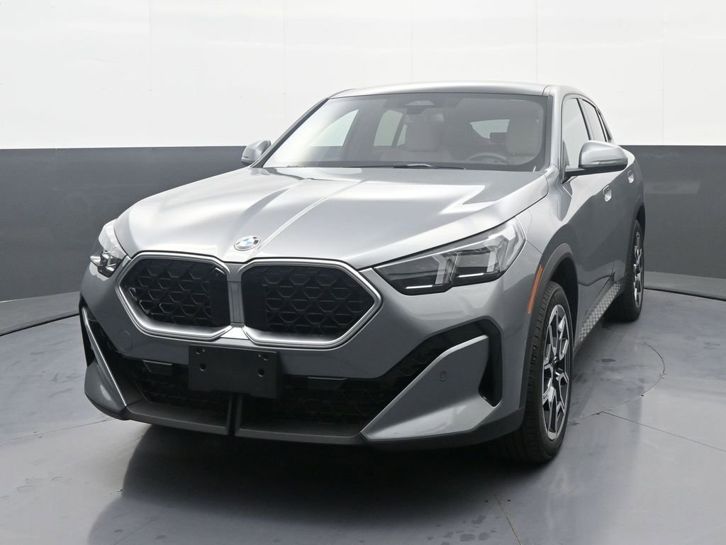 Used 2025 BMW X2 xDrive28i w/ Premium Package image 1