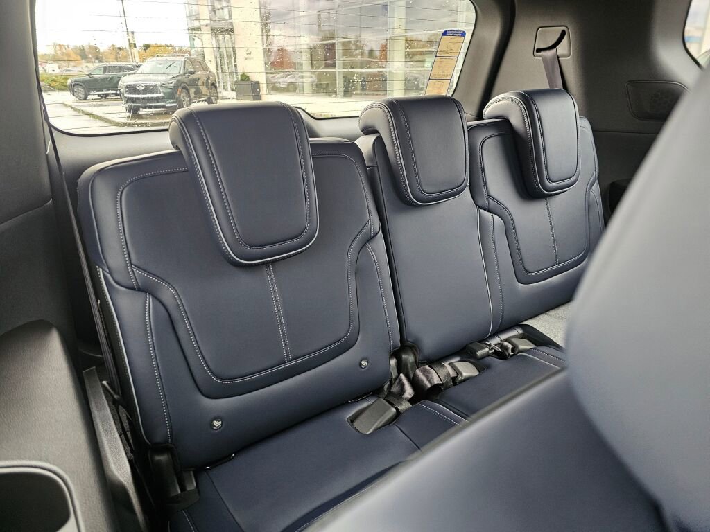 New 2026 INFINITI QX80 4WD image 17