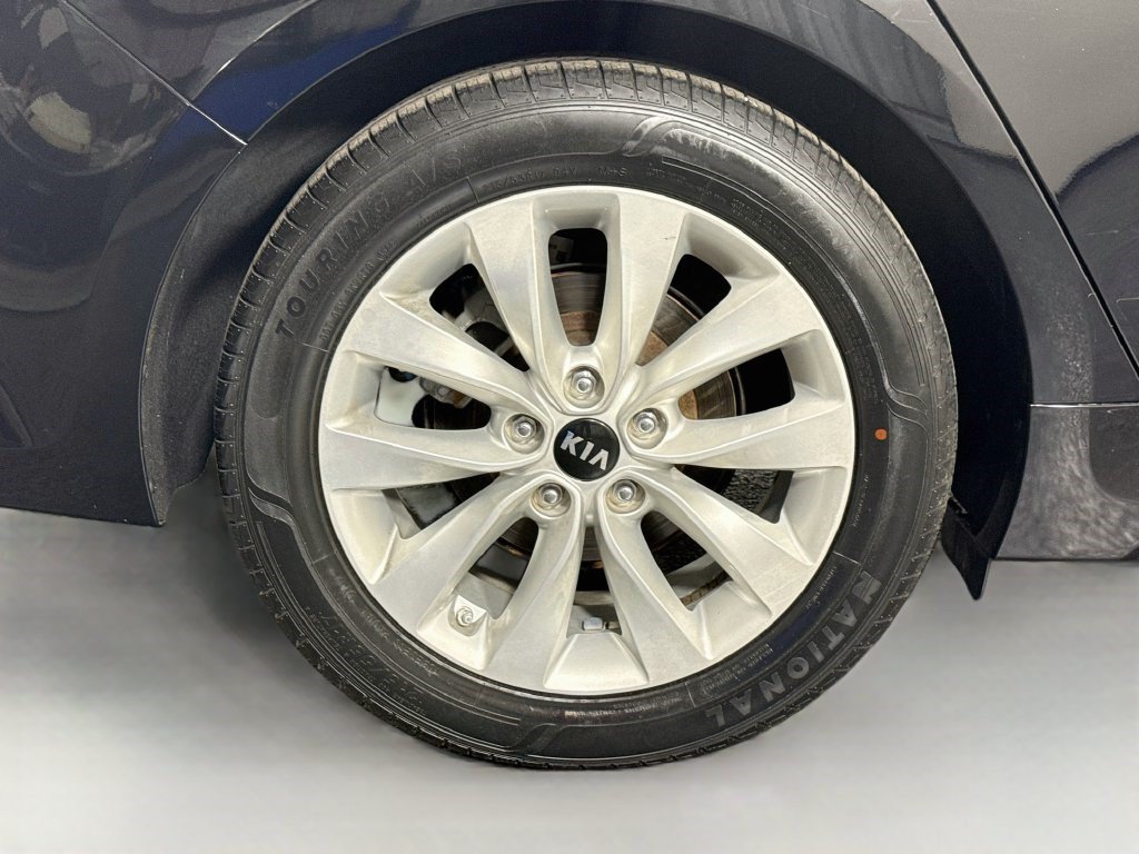 Used 2018 Kia Optima LX w/ 17" Alloy Wheels Package FWD image 31