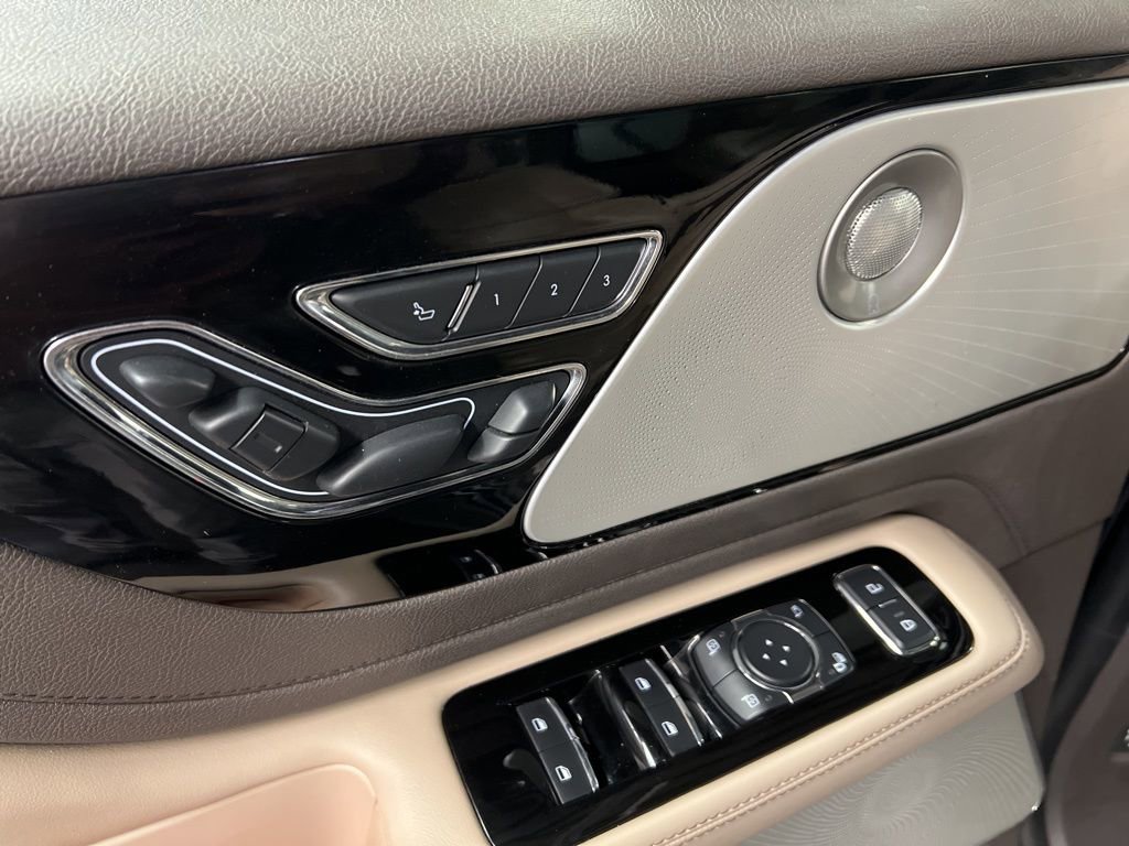 Used 2022 Lincoln Aviator Reserve w/ Equipment Group 201A image 29