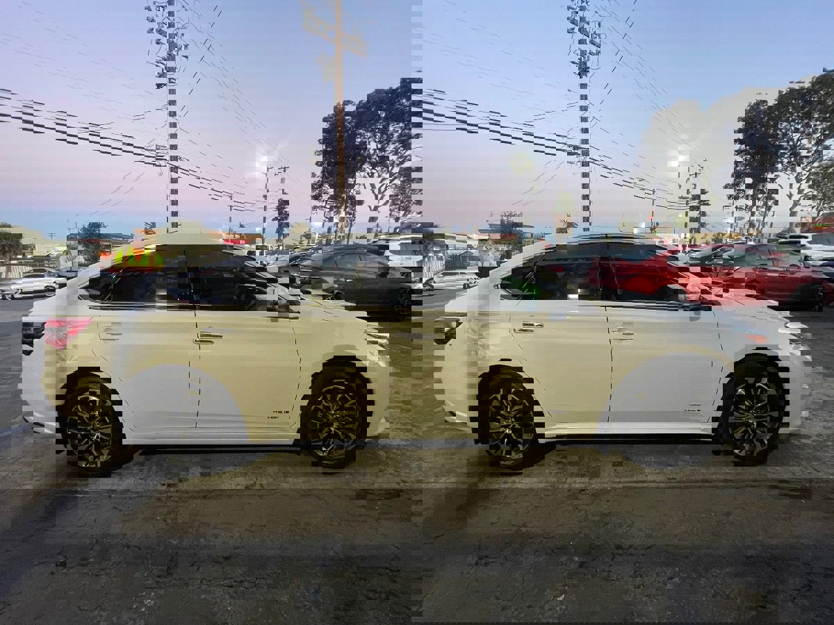 Used 2016 Toyota Avalon XLE Premium image 4