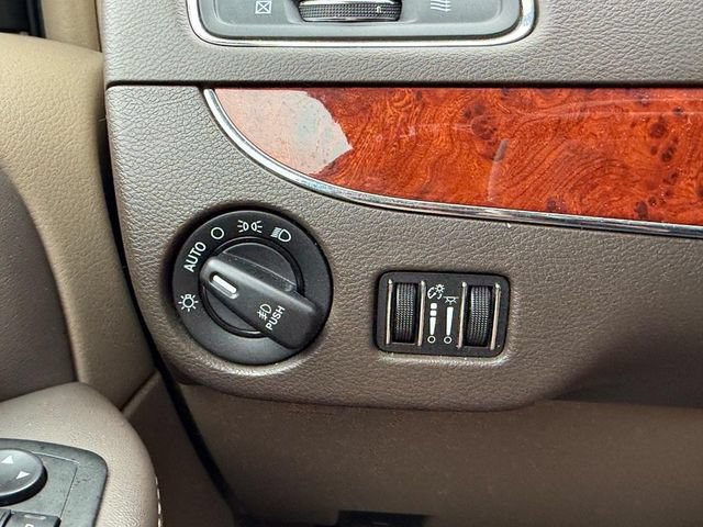 Used 2014 Chrysler Town & Country Touring FWD image 21