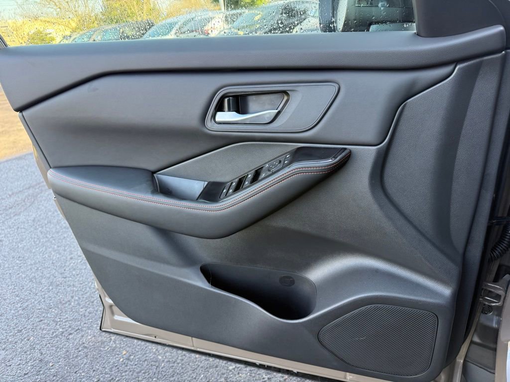 Certified 2026 Nissan Rogue SV image 24