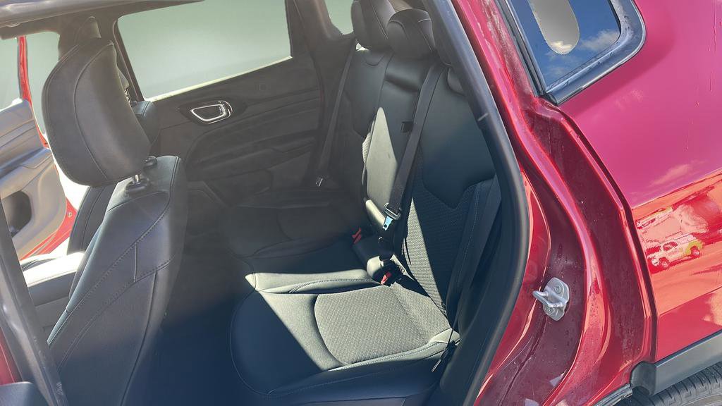 Used 2025 Jeep Compass Latitude w/ Altitude Special Edition image 17