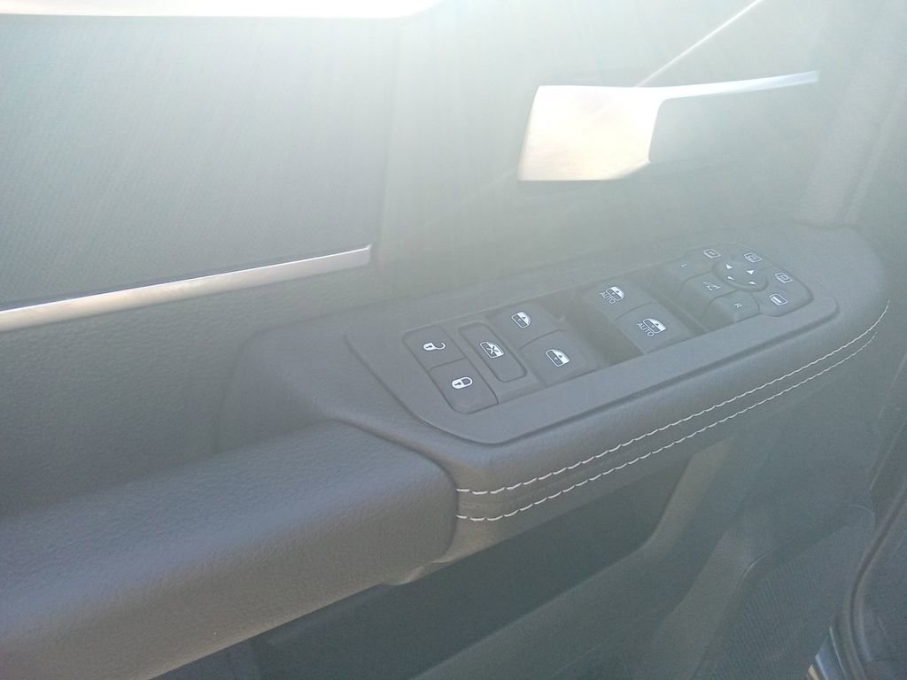 New 2026 RAM 2500 Big Horn AWD/4WD image 12