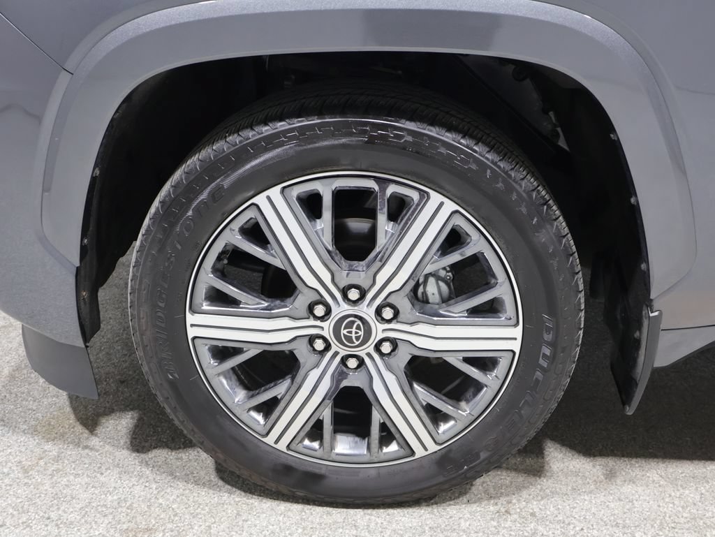 Used 2023 Toyota Sequoia Capstone AWD/4WD image 7