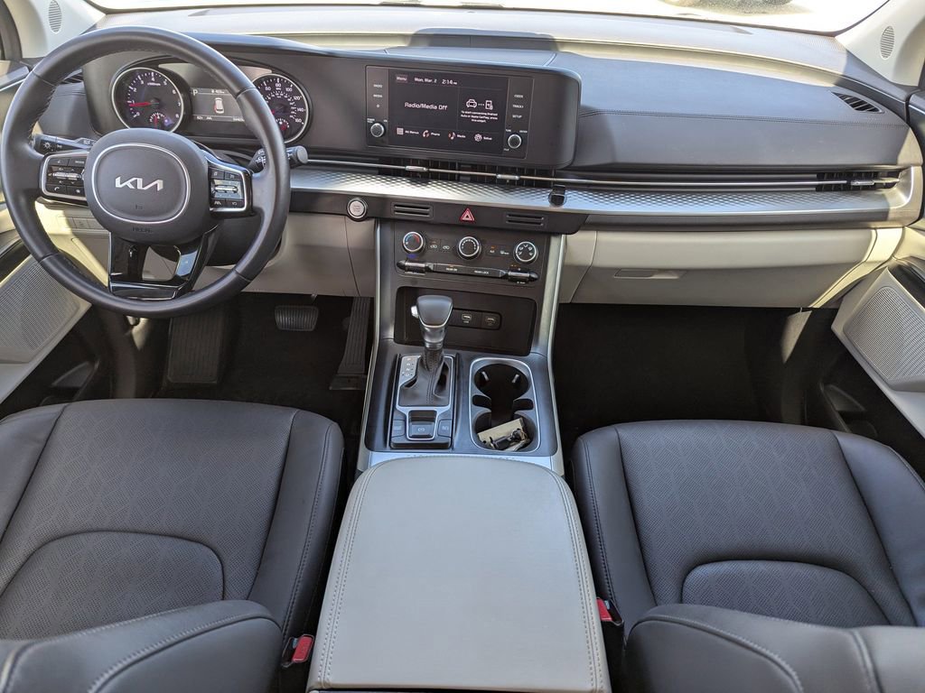 Certified 2024 Kia Carnival LX image 10