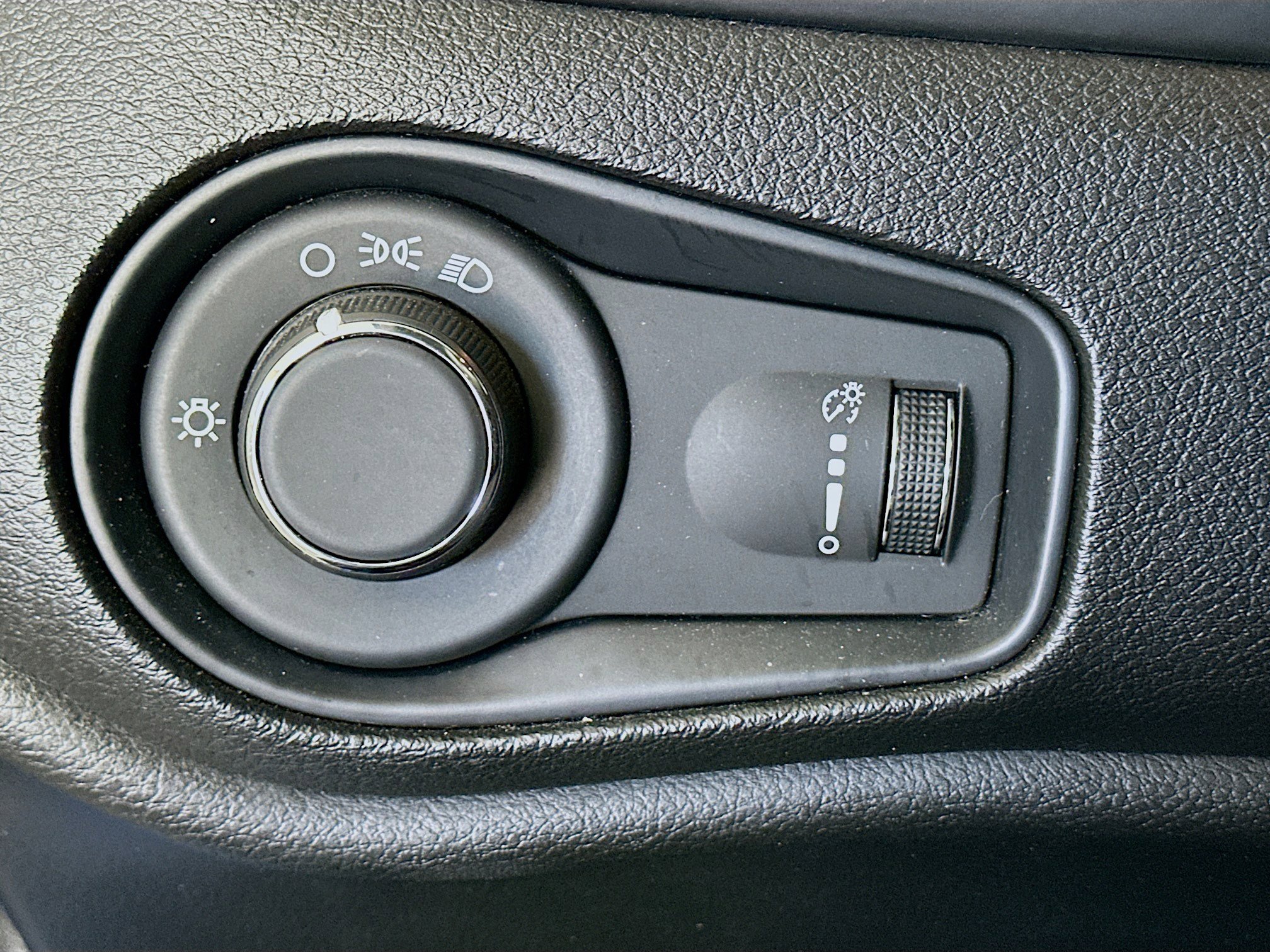 Used 2020 Jeep Renegade Sport image 16