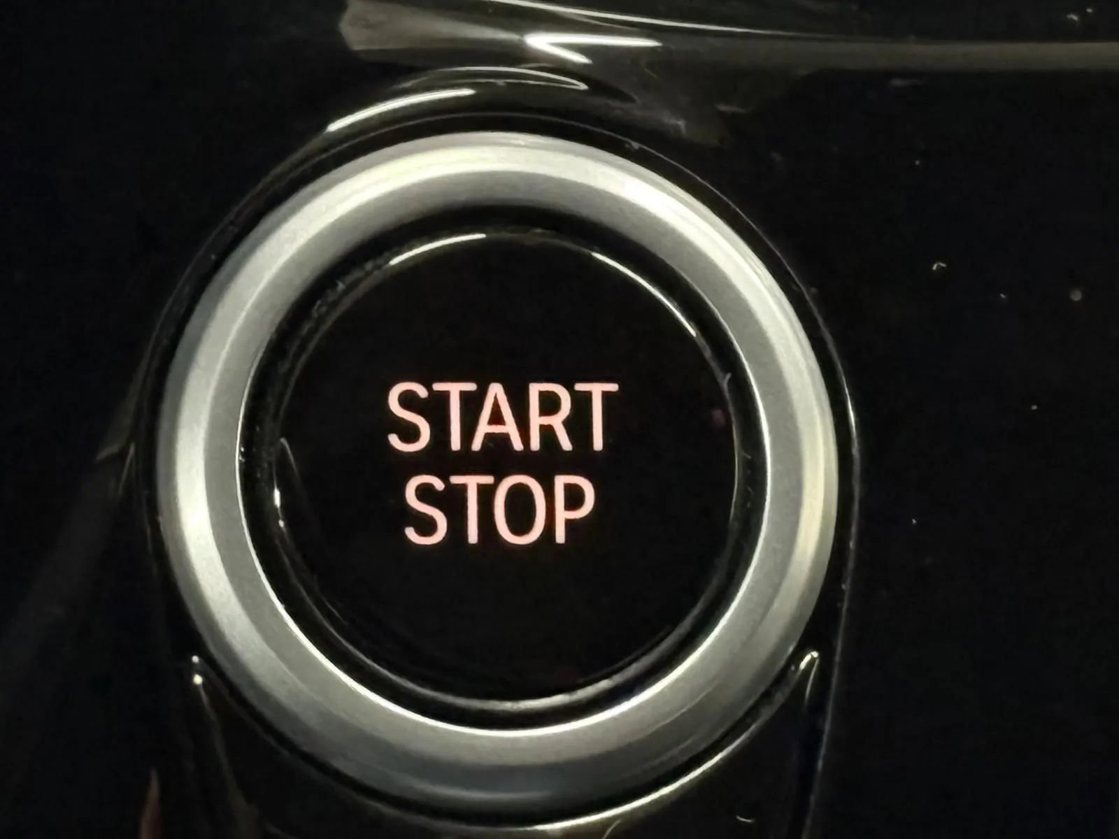 Used 2019 BMW 530e xDrive w/ Convenience Package image 11