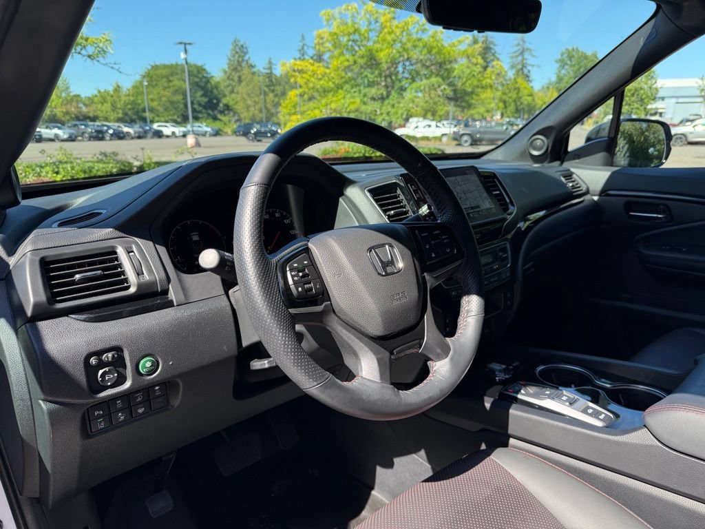 Used 2025 Honda Ridgeline Black Edition image 13