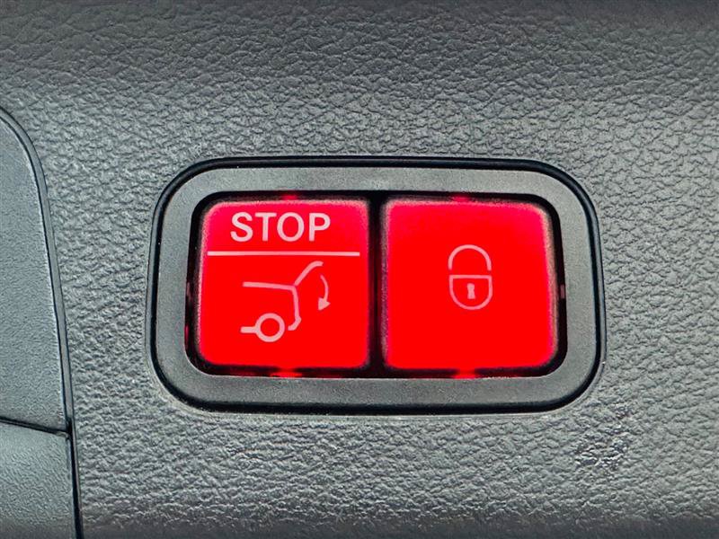 Used 2021 Mercedes-Benz GLS 450 4MATIC image 21