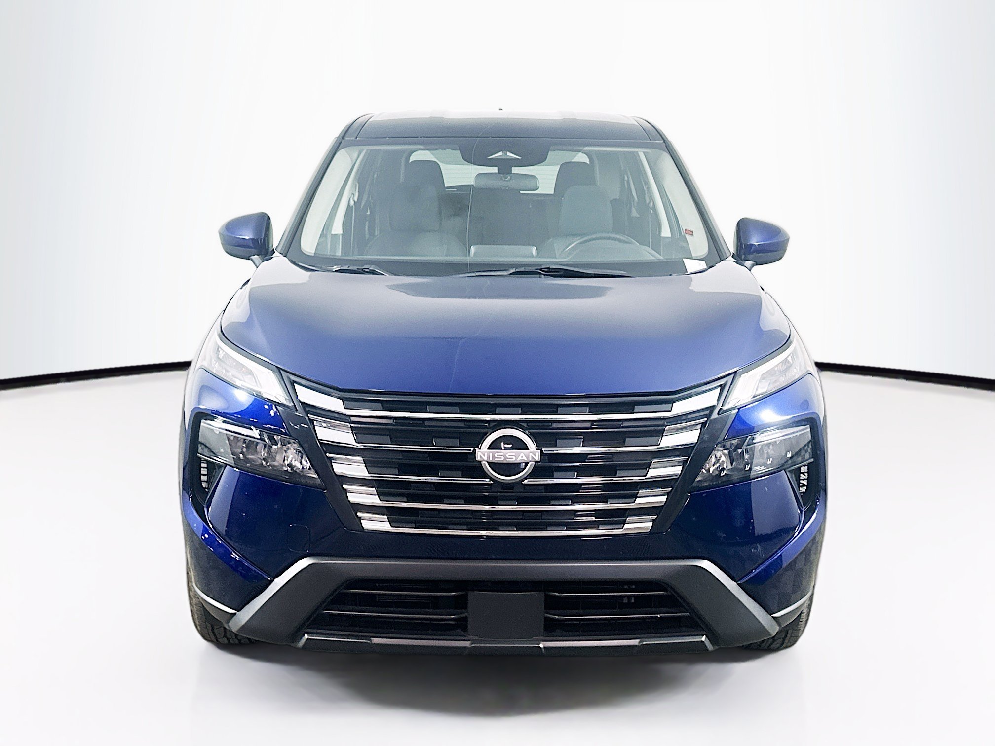 Used 2024 Nissan Rogue SV AWD/4WD image 2